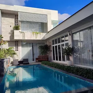 https://villa-cendana-seminyak.hotelsseminyak.net